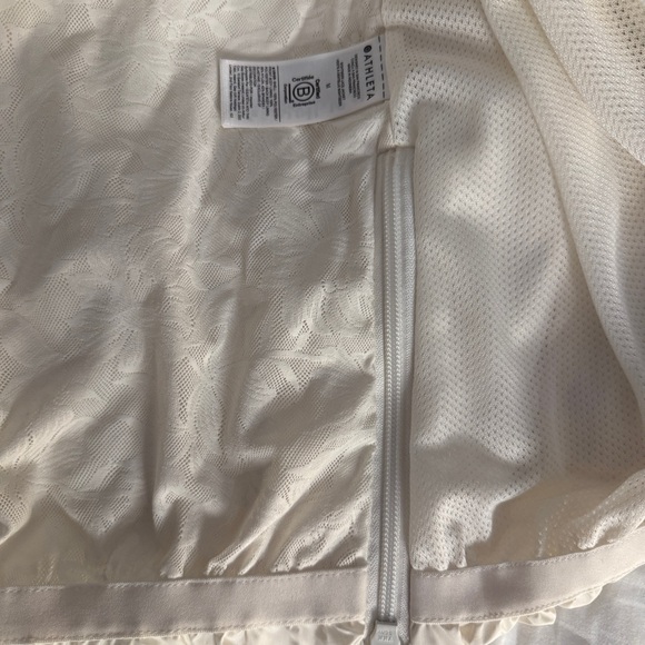 Athleta Sightseer Lace Jacket Magnolia White Medium
Great Cond Performance Wear - Picture 9 of 14